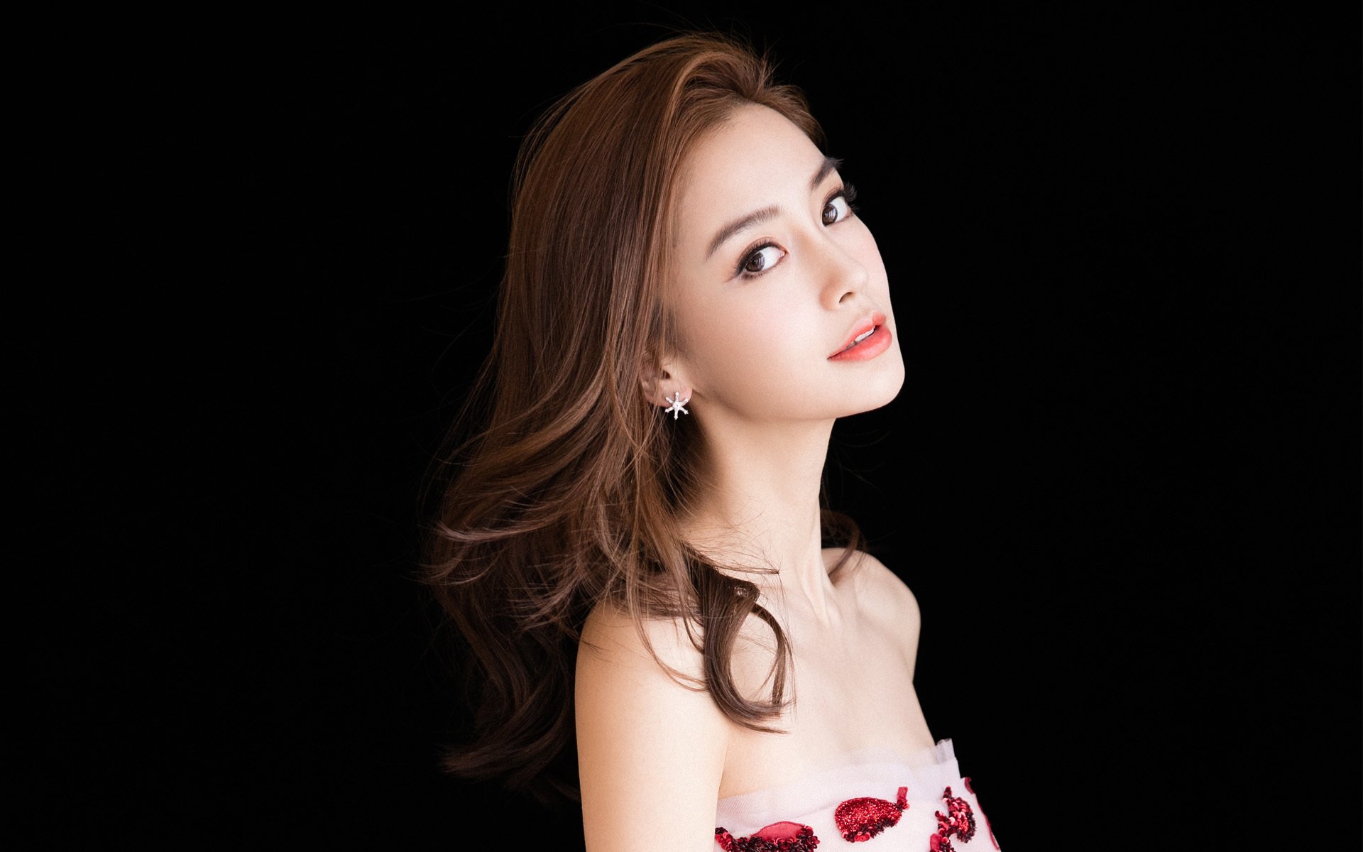 kaiyun体育app-简：与全黑队其他球员默契配合，展现出超高进攻威胁，mf简黑