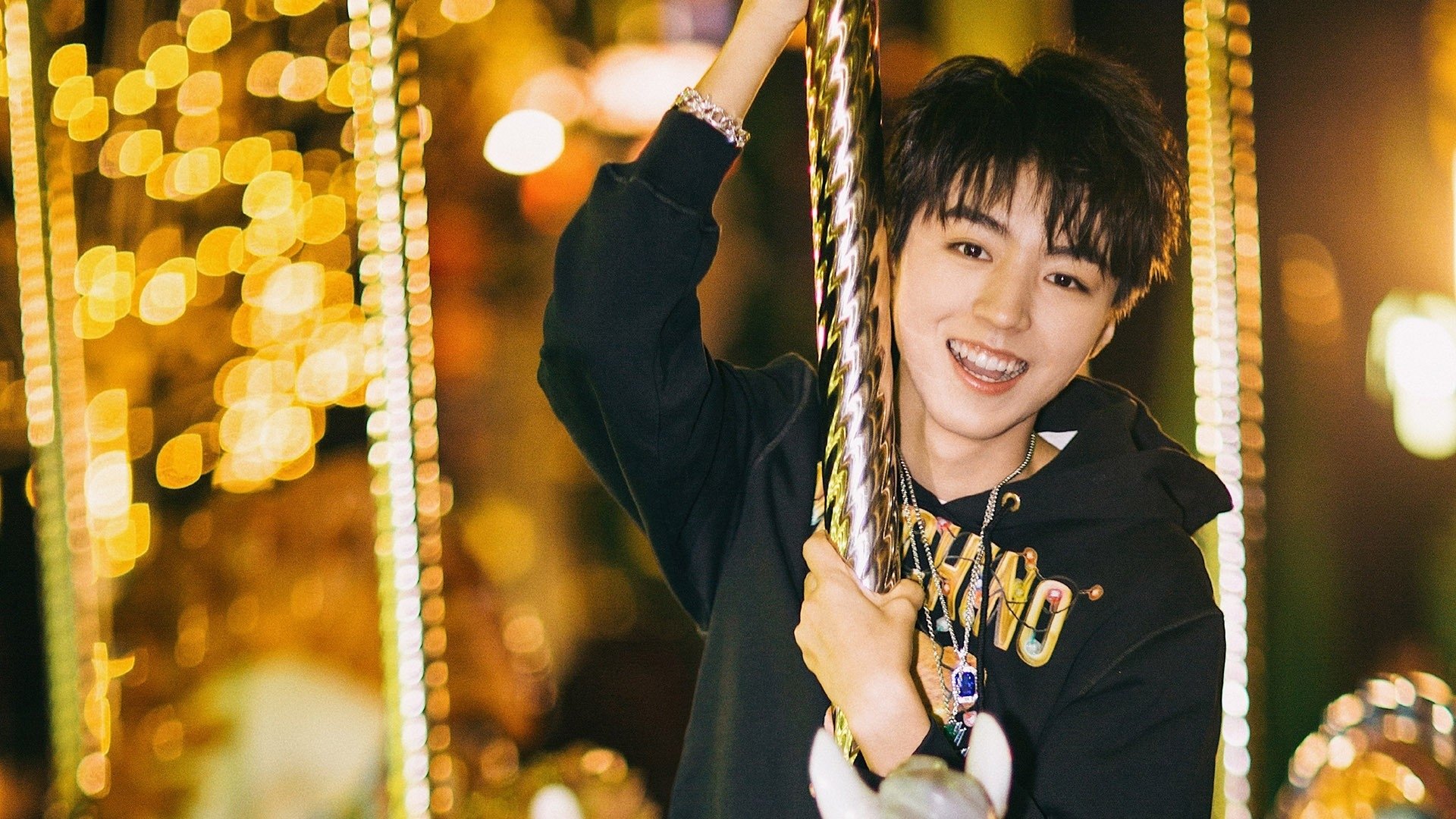 开云体育APP下载-借助横向转移拉扯对方阵型，横向迁移举例